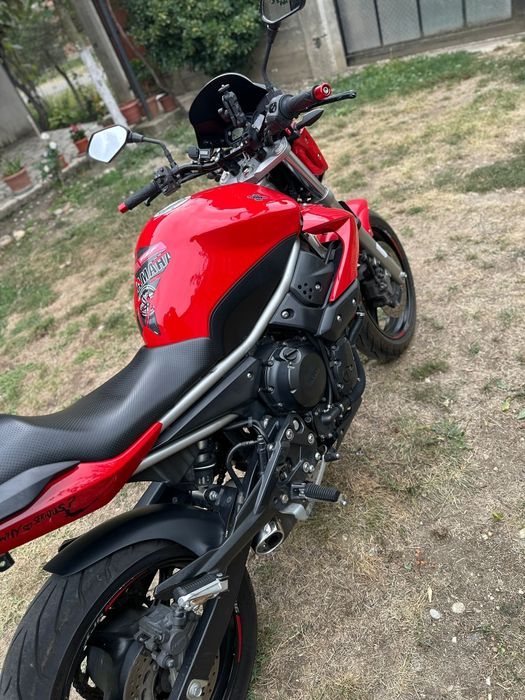 Motocicleta Yamaha XJ6N