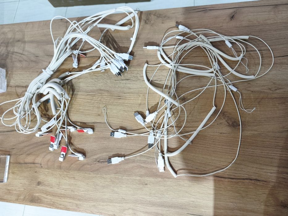 Подставки и ценники для телефонов, планшетов и часов.