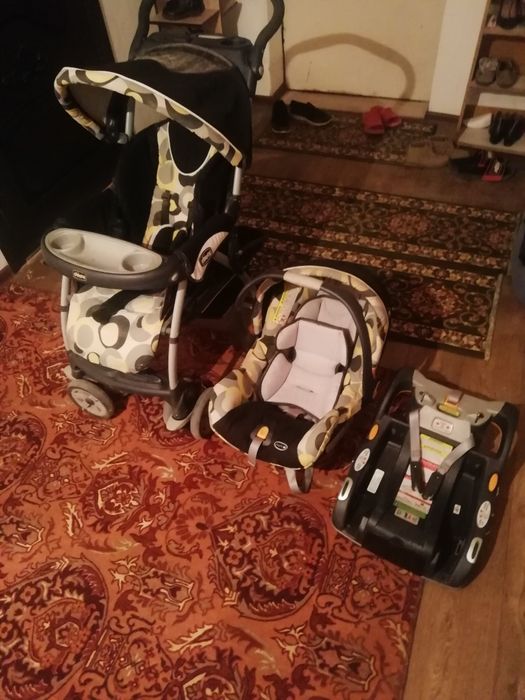 Детская коляска фирмы chicco