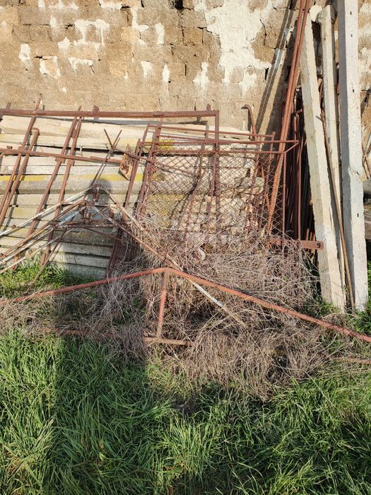 Продавам стара  метална оранжерия 10м