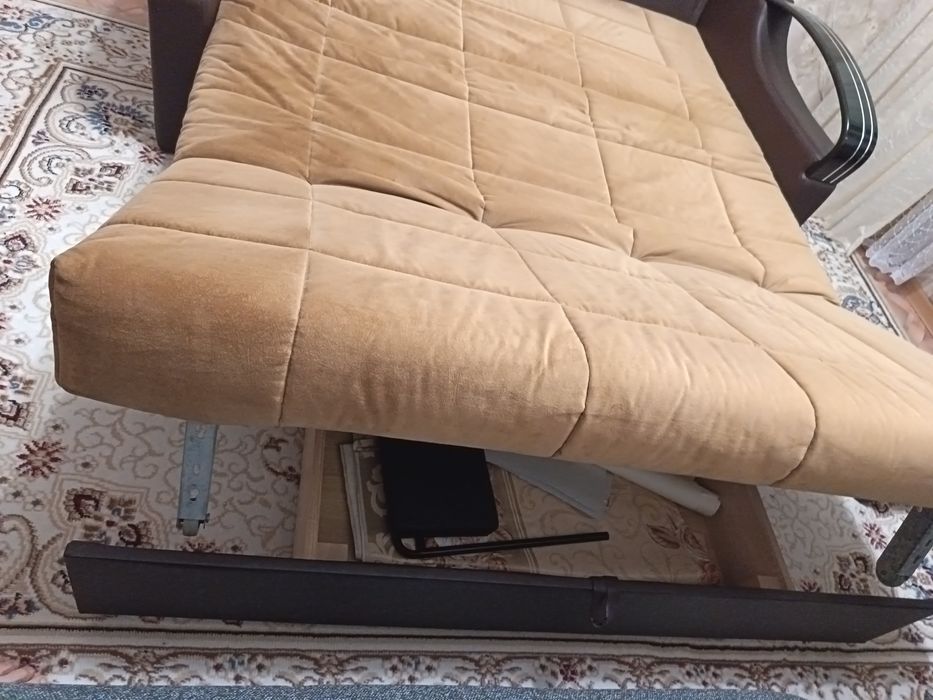 Продам диван. Б/У