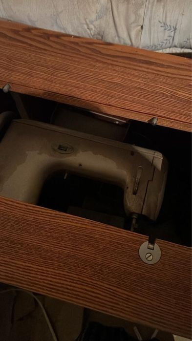 Срочно продам швейную машинку