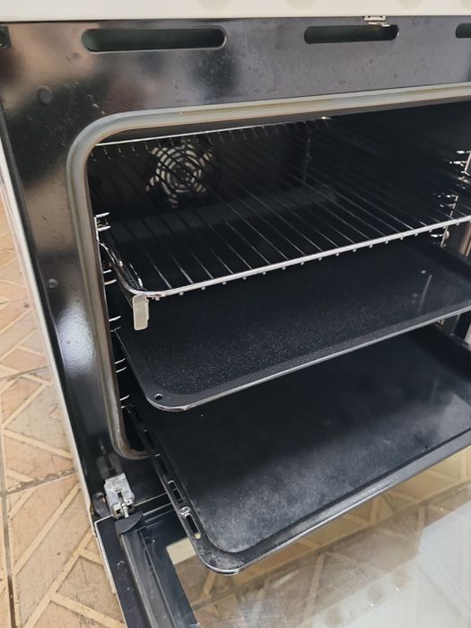Свободно стояща печка с керамичен плот Voss Electrolux с 2 години гаранция!