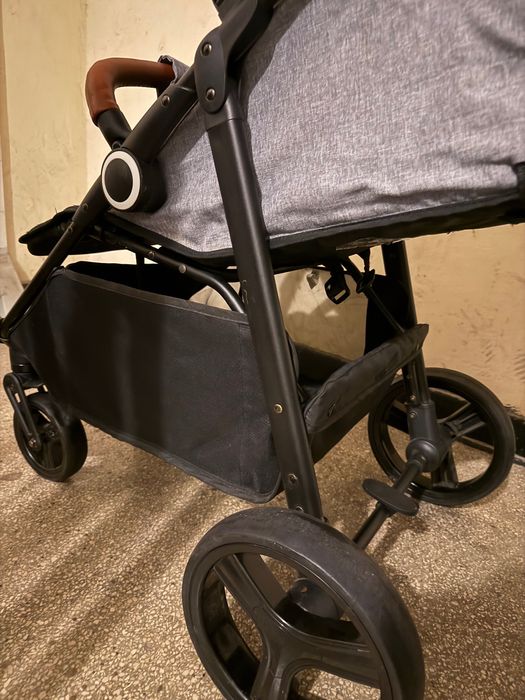 Vând ! Cărucior de oraș Kinderkraft Grande Plus Grey