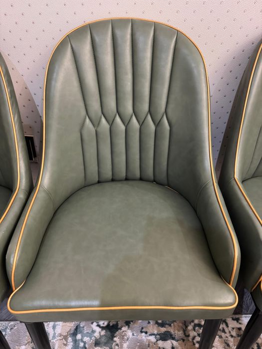 Продам стол со стульями (кресла)