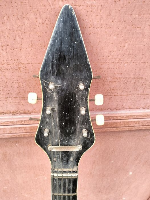 Електрическа китара Орфей Пловдив