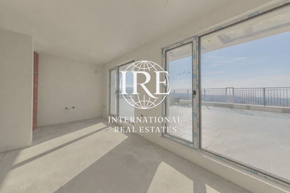 International Real Estates (IRE) представя: Тристаен апартамент с фро