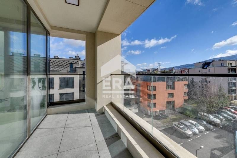 Южен четиристаен апартамент в луксозна сграда с АКТ 16 в кв. Кръстова