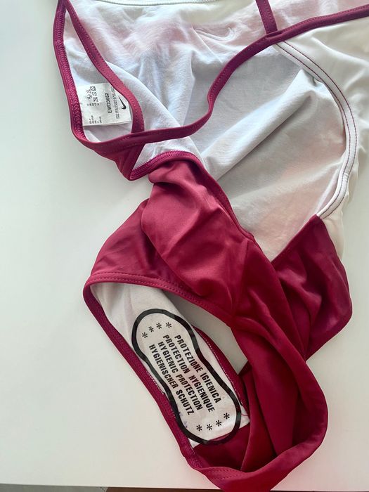 Nike Swim Цял Бански Гол Гръб Нов