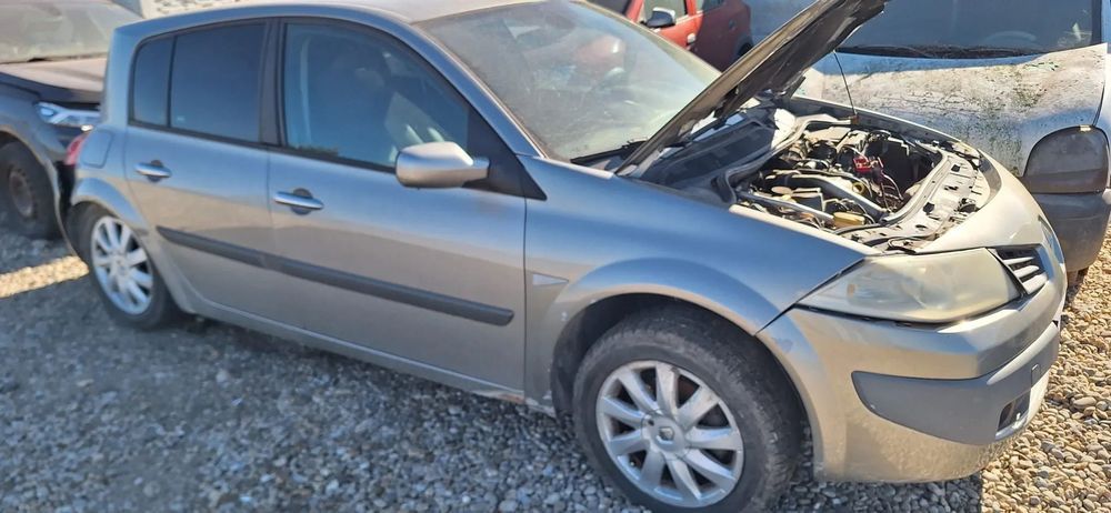 dezmembrez renault megane 2