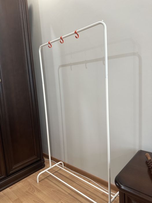 Вешалка для одежды итд