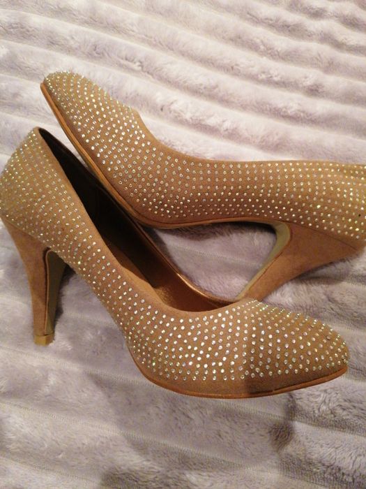 Pantofi cu pietricele