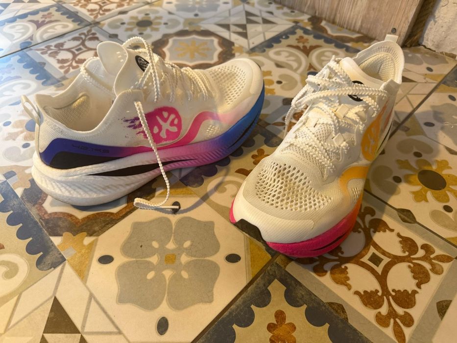 Продам кроссовки