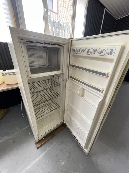 Срочно продам холодильник советский