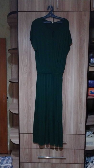 Продам платья женские б/у