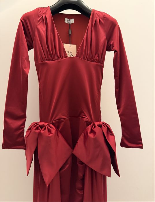 НОВА червена рокля OhPolly С/М размер с дълъг ръкав Свети Валентин