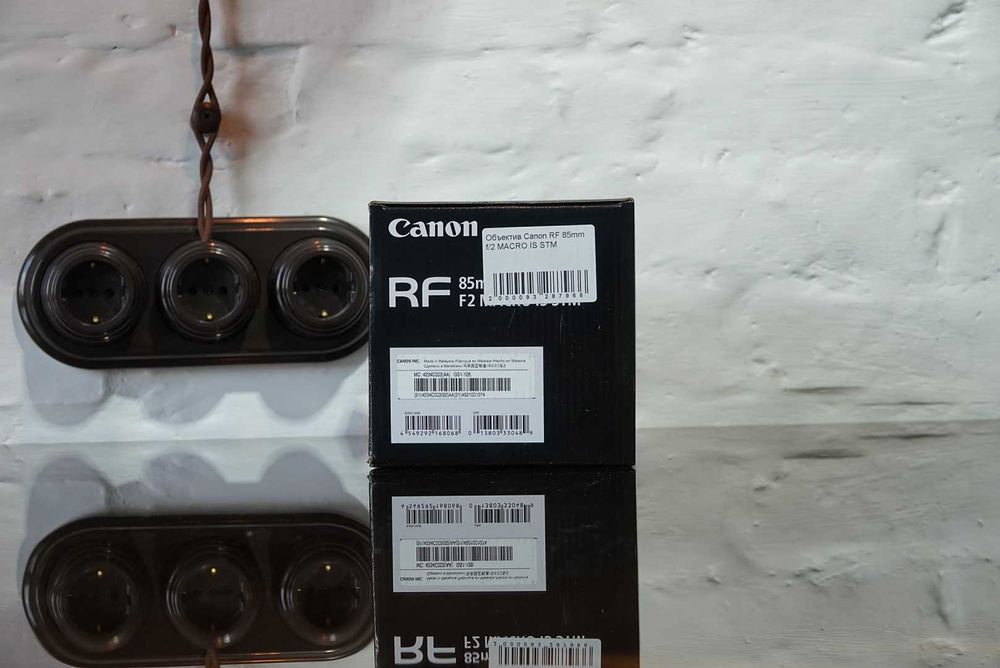 Canon RF 85mm Macro f/2 IS STM