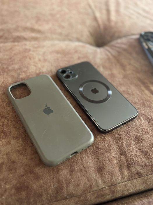 Продам чехлы на iPhone 11.