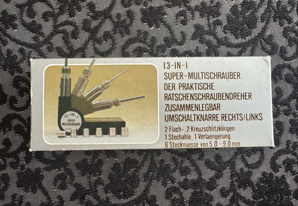 Super-Multischrauber - сгъваем тресчотен комплект инструменти 13-в-1