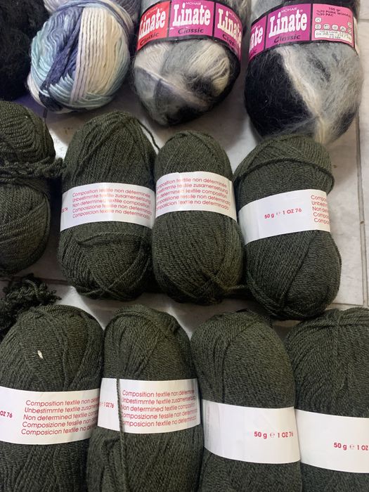 Прежда за плетене на дрехи . 4 лв / 50 гр.