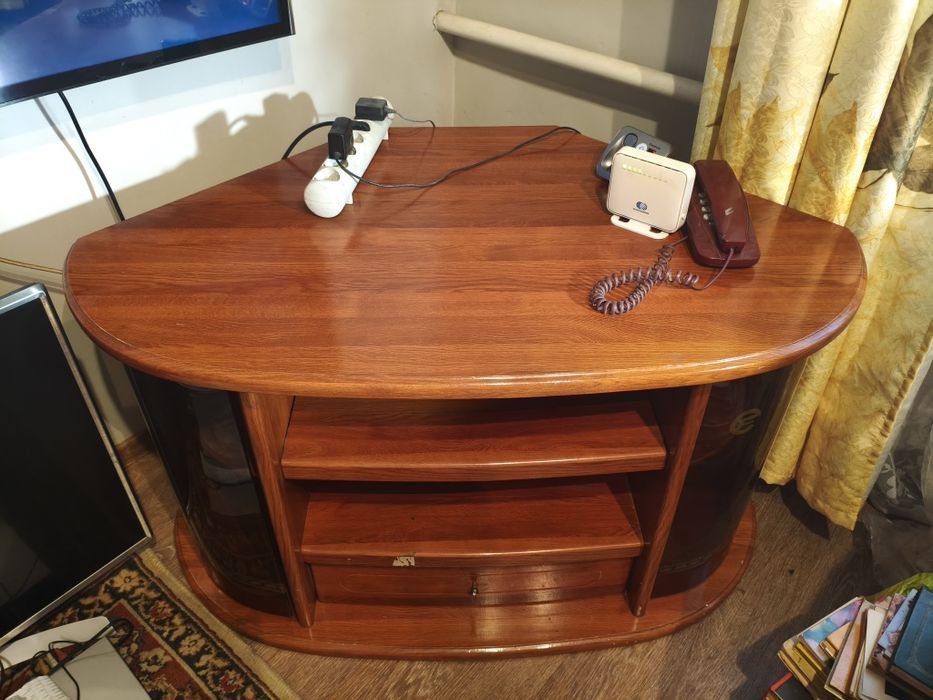 Тумба угловая под телевизор