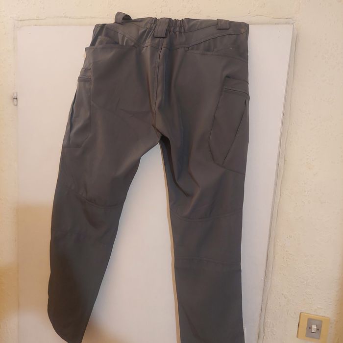 Продавам хубави тактически карго панталонип