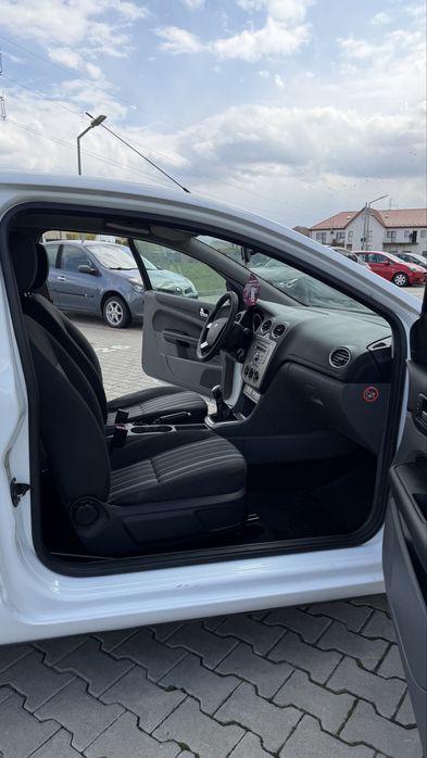 Ford Focus Facelift 2009 1.6 D 120 CP Manual 5+1 Trepte Autoutilitara Primu Nr Rosu