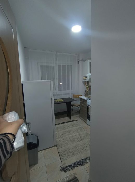 Închiriez garsoniera