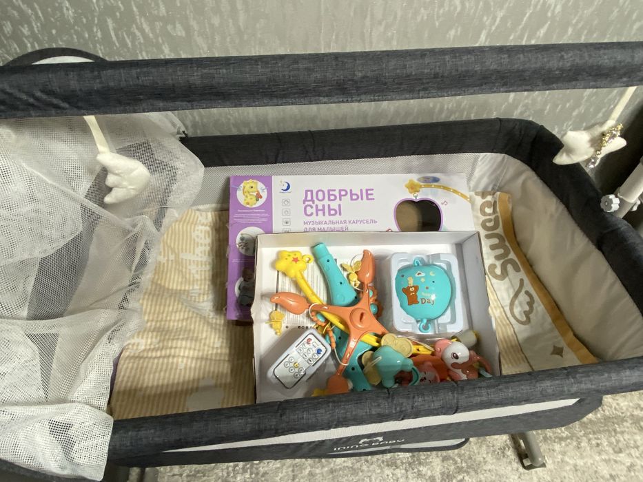 Манеж- кровать музыкальный.