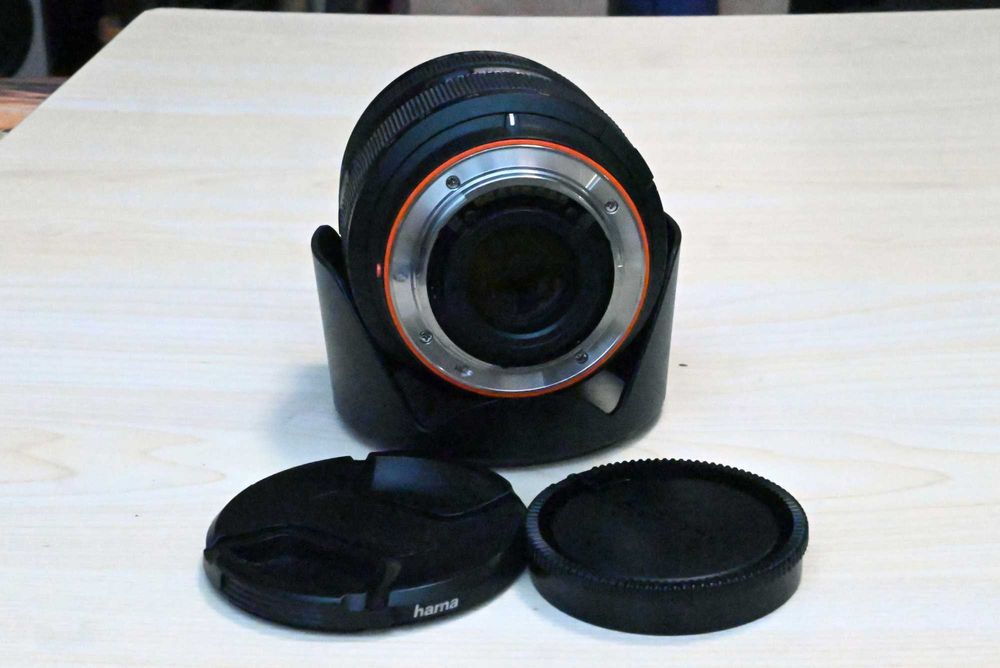 Продавам професионален обектив SONY SAL 16-50/2,8
