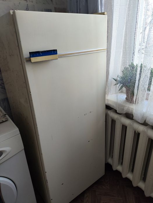 Холодильник Бирюса