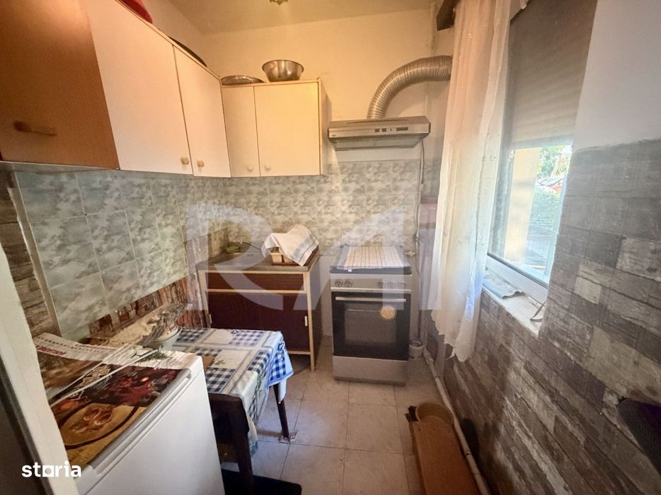 Sub ! 2 camere cu balcon, parter, Craiovita-Orizont — fotografia 3