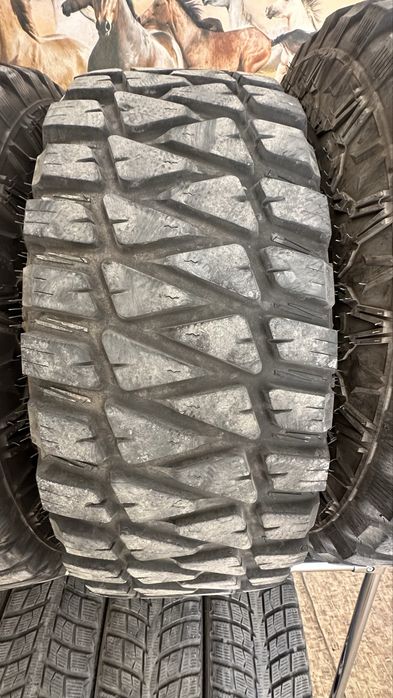 Продам шины R 17 285/70