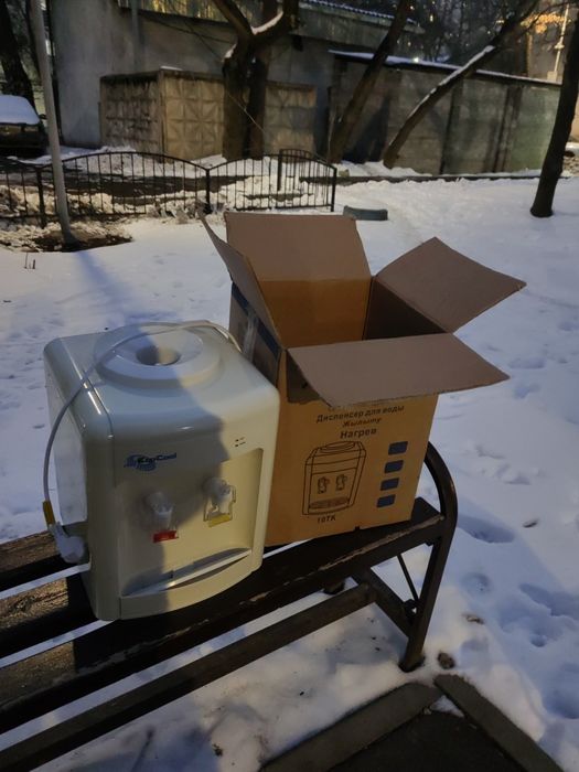 диспансер для воды в офис