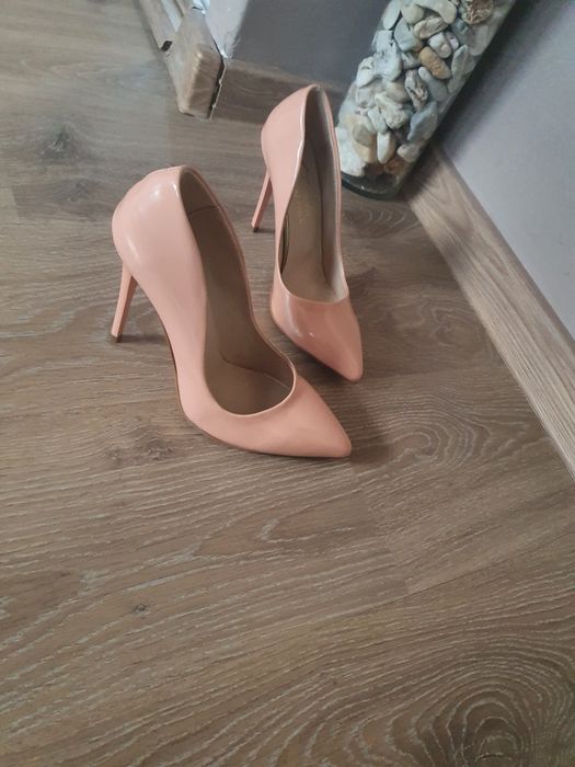 Здравейте,продавам нови обувки