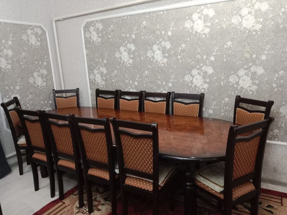 Стол для гостей