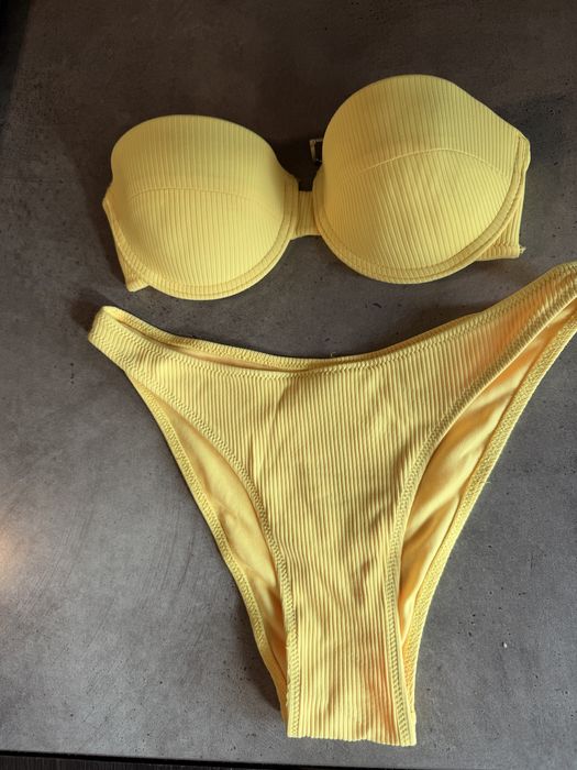 Жълт Бански костюм