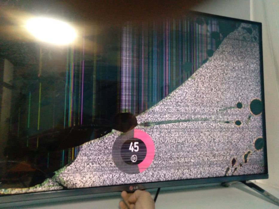 Телевизор LG с разбитой матрицой