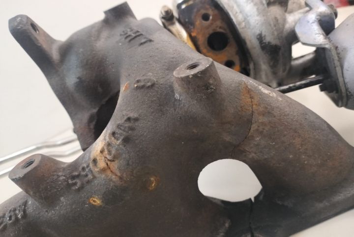 Turbina   Turbo Turbosuflanta cu galerie fisurata 1.4 TSI 03c145701 A