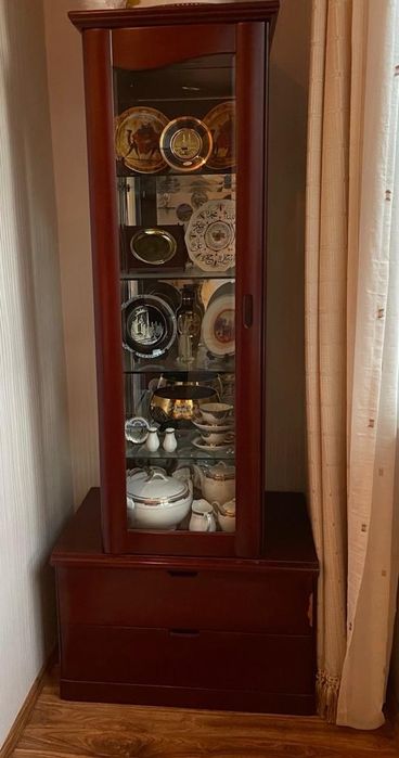 Шкаф ветрина чистое дерево