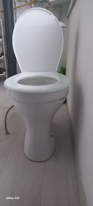 Унитаз в отличном состояний .