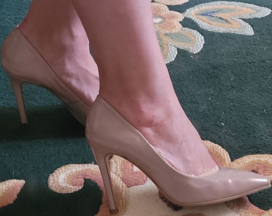 Pantofi stileto nude