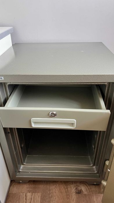 Продаётся сейф 250.000