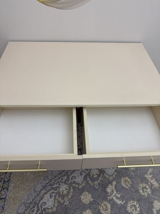 стол письменный бежевый