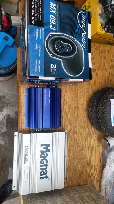 Vând boxe si 2 amplificatoare