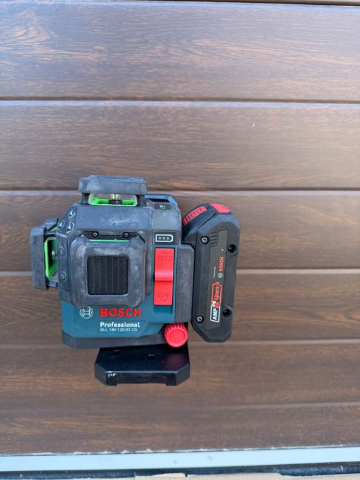 Bosch nivela cu 3 linii verzi
