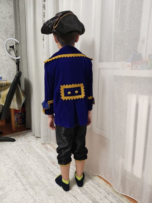 Продам новогодние костюмы