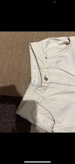 Дънки тип mom jeans mango