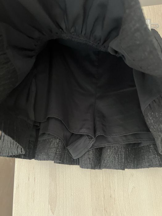 Ефектна къса пола Zara