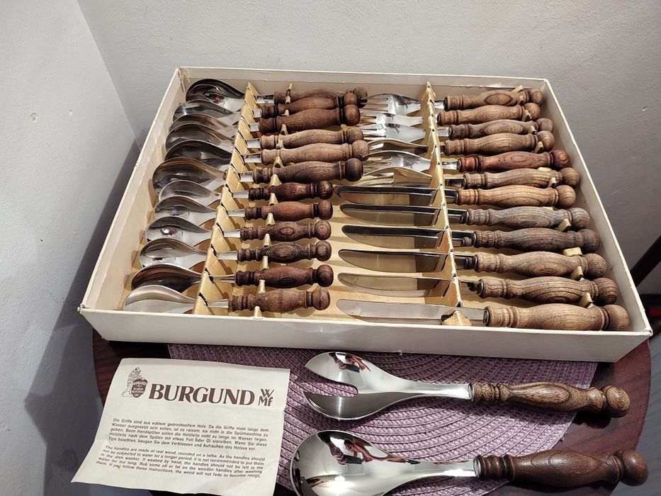 Superb set de tacâmuri WMF Burgund